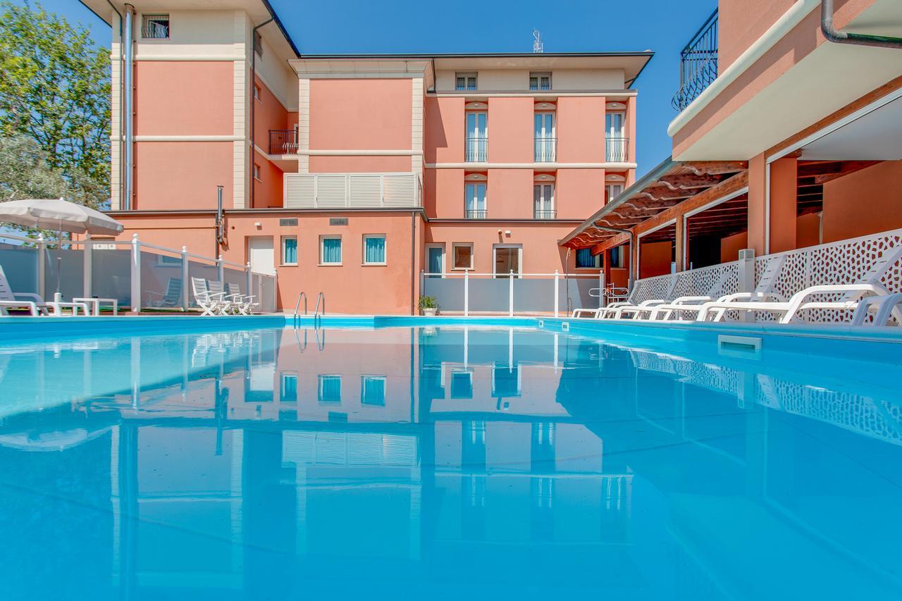 Hotel De La Ville Cesenatico Exterior photo