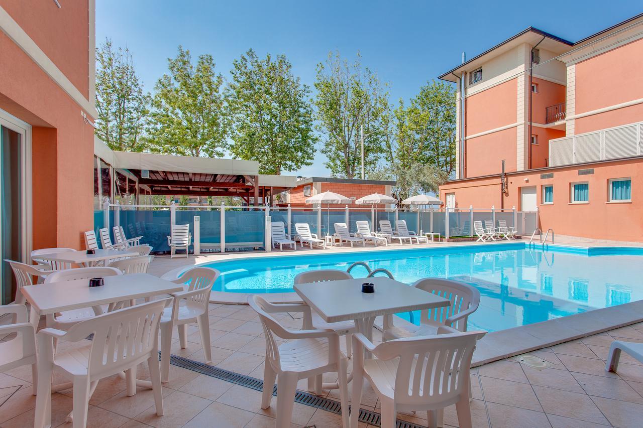 Hotel De La Ville Cesenatico Exterior photo